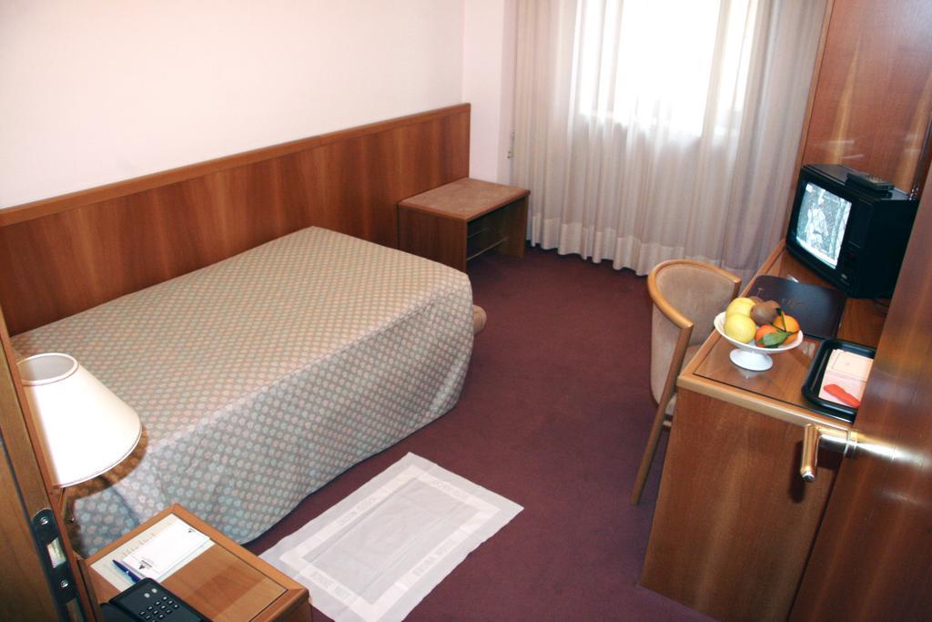 Hotel Villa Ottoboni Pordenone Bilik gambar